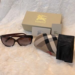 ✨HP✨ Burberry Sunglasses